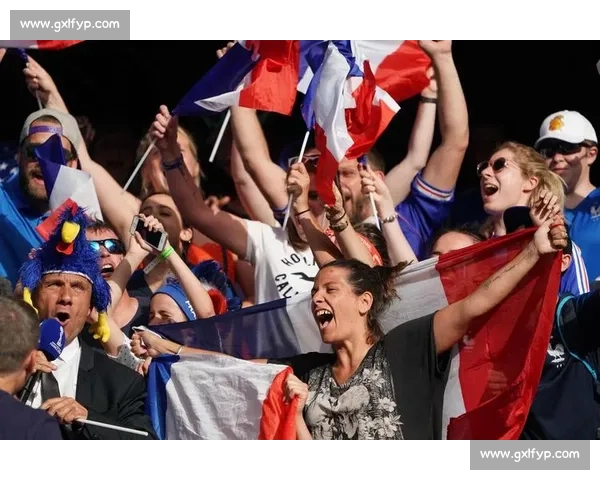 海港球迷齐聚世博源！10・26 客场战泰山，第二现场燃爆申城